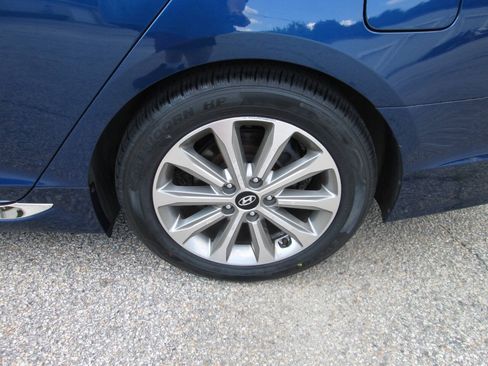 Used 2016 Hyundai Sonata Limited w/ Option Group 04 FWD image 11