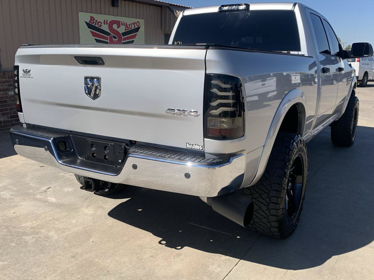 Used 2018 RAM 2500 Tradesman w/ Chrome Appearance Group AWD/4WD image 2