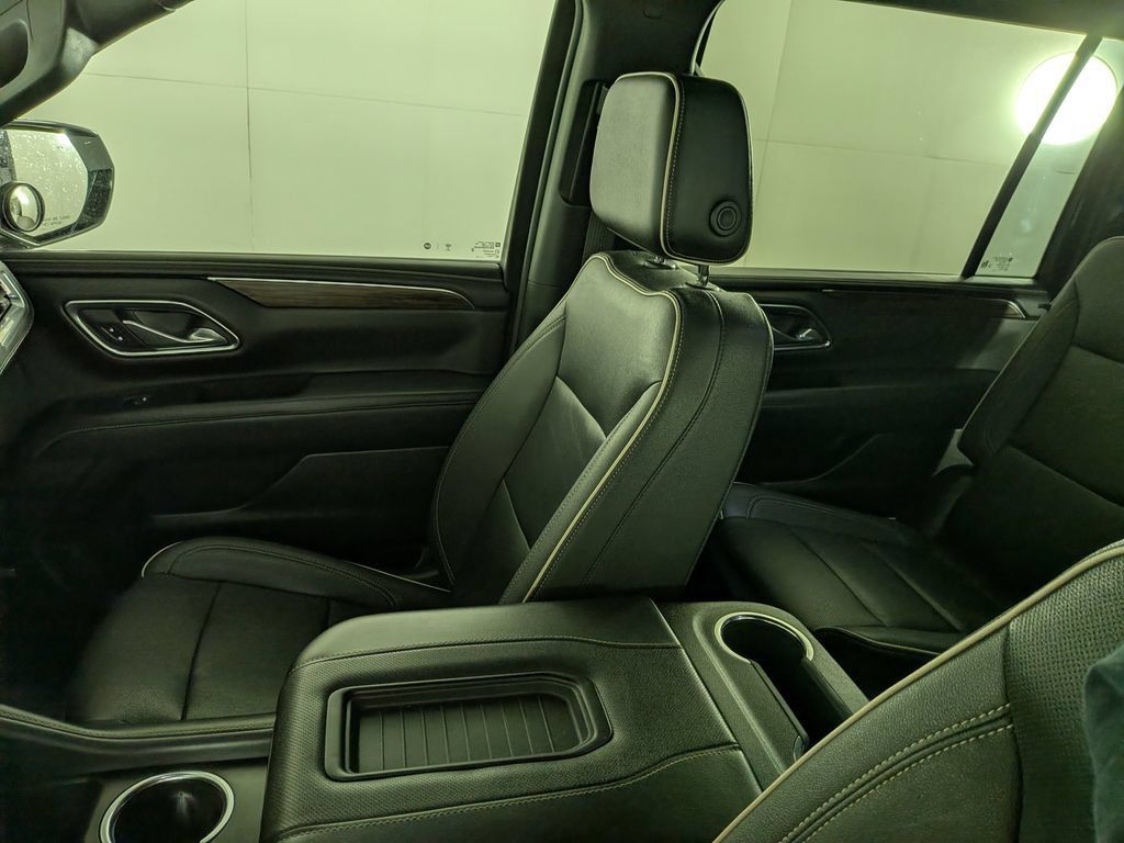 Used 2023 Chevrolet Suburban Premier AWD/4WD image 29