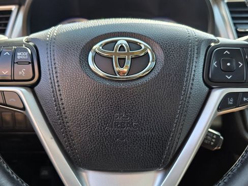 Used 2018 Toyota Highlander SE FWD image 36