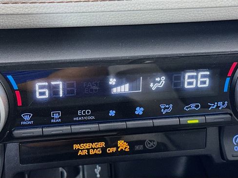 Used 2022 Toyota RAV4 XLE image 21