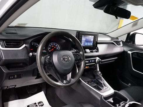 Used 2021 Toyota RAV4 LE FWD image 11