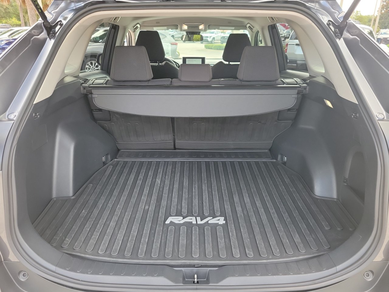 Used 2025 Toyota RAV4 LE AWD/4WD image 8