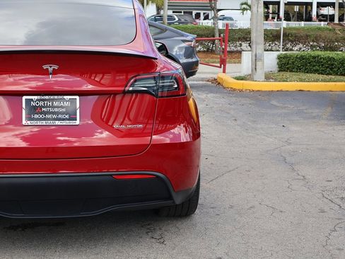 Used 2022 Tesla Model Y Performance image 16