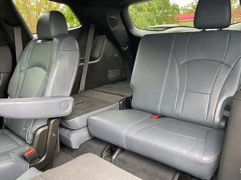 Used 2024 Buick Enclave Premium image 25