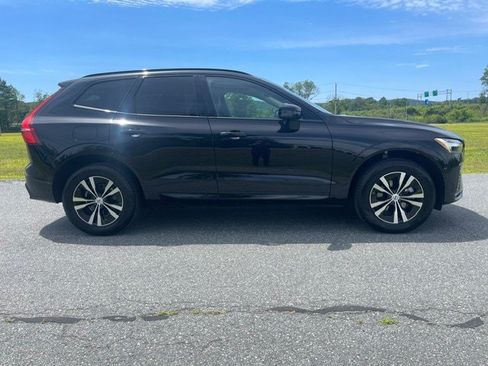 Used 2025 Volvo XC60 B5 Core AWD/4WD image 3