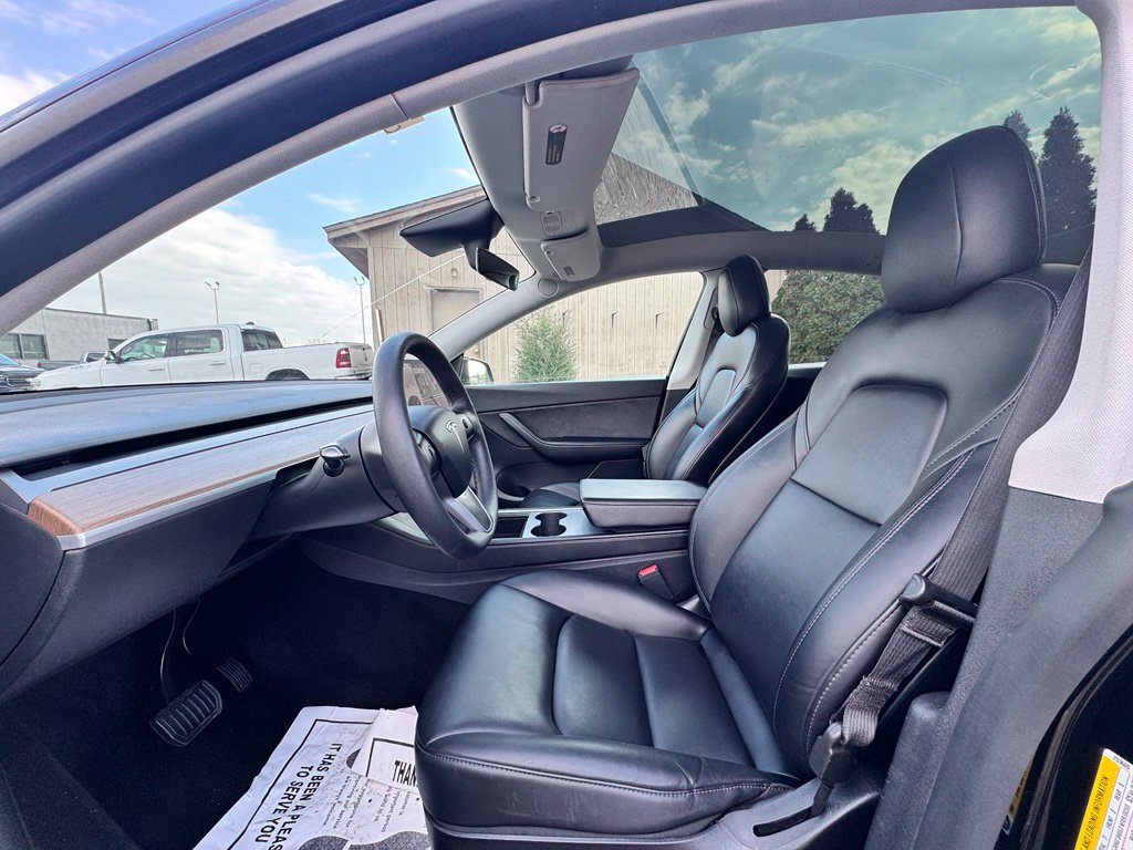 Used 2021 Tesla Model Y Long Range AWD/4WD image 17