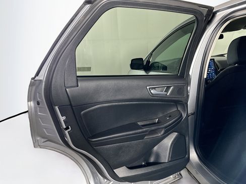Used 2022 Ford Edge SE image 25
