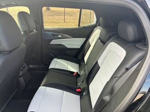 New 2026 Chevrolet Equinox EV LT image 17