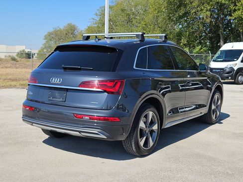 Used 2023 Audi Q5 Premium w/ Convenience Package image 3