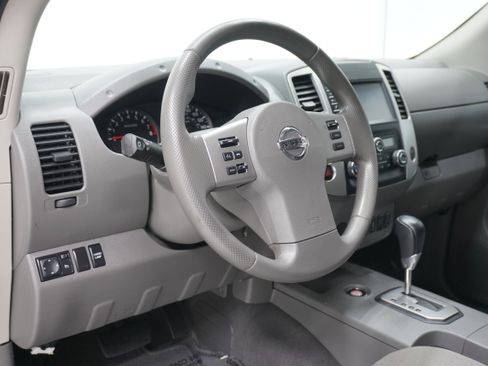 Used 2021 Nissan Frontier SV w/ Midnight Edition Floor Mats RWD image 10