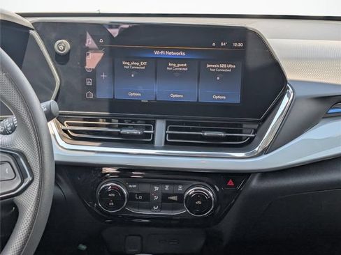 Used 2025 Chevrolet Trax LT FWD image 18