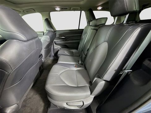 Certified 2024 Toyota Grand Highlander XLE image 24
