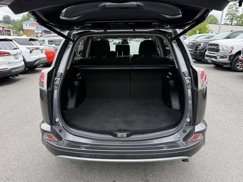 Used 2018 Toyota RAV4 XLE FWD image 13