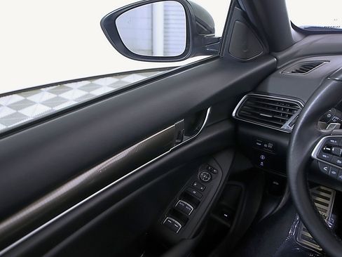 Used 2022 Honda Accord Sport image 19