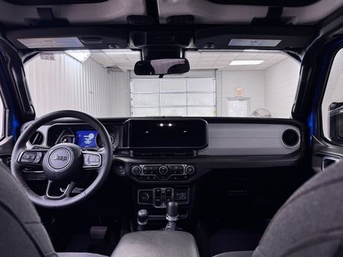 Used 2024 Jeep Gladiator Sport image 19