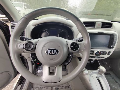 Used 2016 Kia Soul EV + image 8