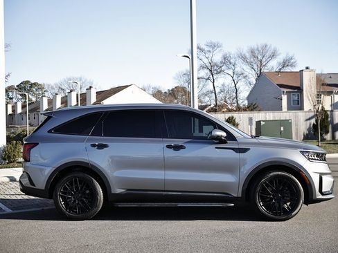 Used 2023 Kia Sorento EX image 3