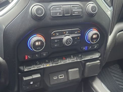 Used 2019 Chevrolet Silverado 1500 LTZ image 39