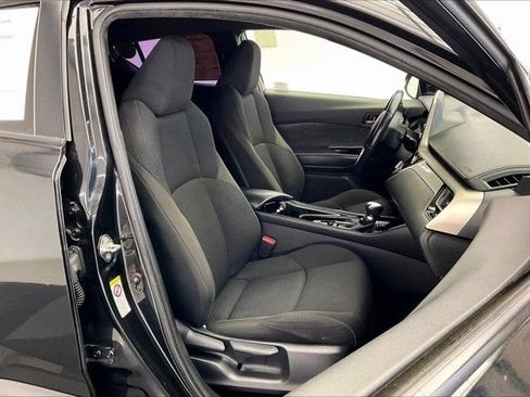 Used 2019 Toyota C-HR XLE FWD image 6