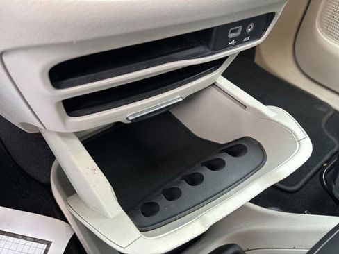 Used 2020 Chrysler Voyager Lxi image 25