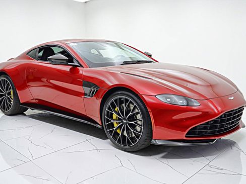 Used 2023 Aston Martin V8 Vantage Coupe RWD image 22