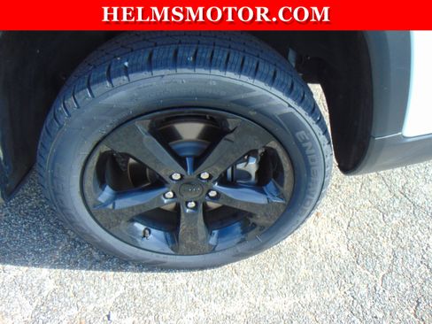 Certified 2024 Jeep Grand Cherokee L Limited w/ Black Appearance Package AWD/4WD image 16