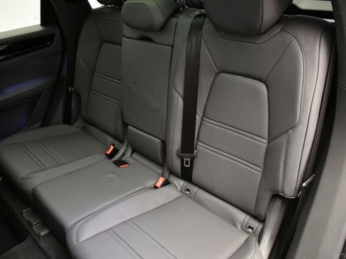 Used 2023 Porsche Cayenne image 46