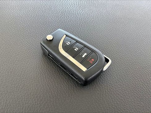 Used 2020 Toyota Camry LE FWD image 31