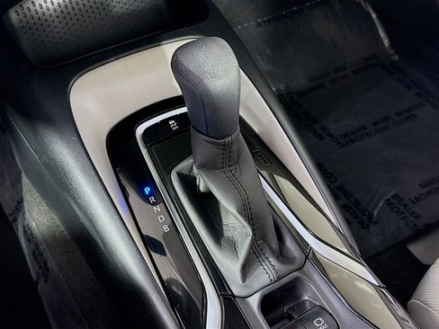 Used 2021 Toyota Corolla LE image 19