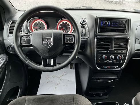 Used 2016 Dodge Grand Caravan SE FWD image 12