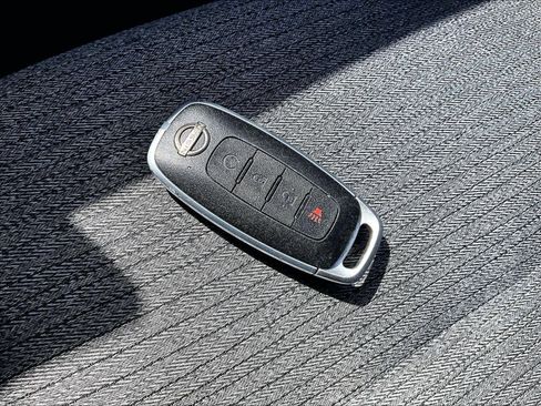 Certified 2023 Nissan Rogue SV image 29