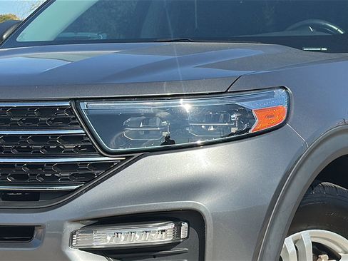 Used 2021 Ford Explorer XLT w/ Equipment Group 202A image 4