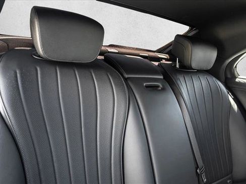 Used 2022 Mercedes-Benz S 500 4MATIC w/ AMG Line Package image 25