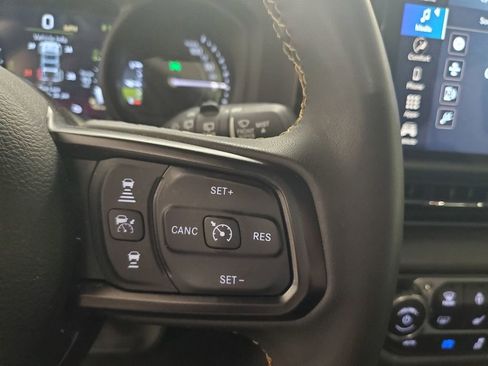 Used 2024 Jeep Wrangler Unlimited w/ Convenience Group image 18