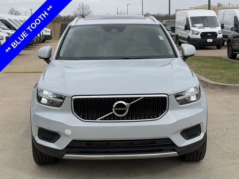 Used 2020 Volvo XC40 T5 Momentum w/ Protection Package Premier image 9