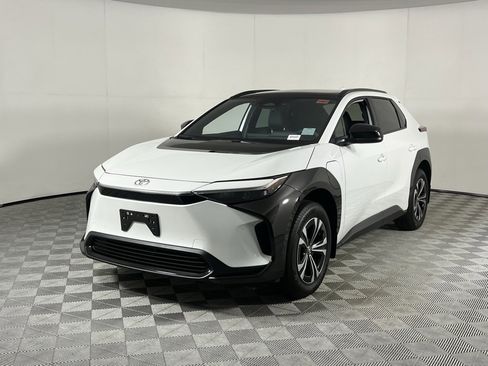 Used 2024 Toyota bZ4X XLE w/ Weather Package image 3