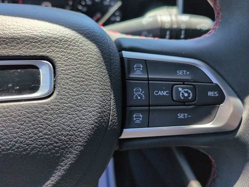 Used 2025 Jeep Compass Trailhawk AWD/4WD image 18