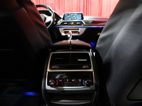 Used 2018 BMW 750i image 15