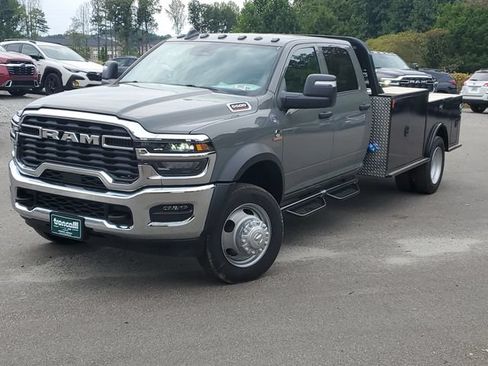 New 2026 RAM 5500 Tradesman AWD/4WD image 3