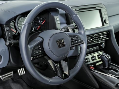 Used 2020 Nissan GT-R Premium AWD/4WD image 25