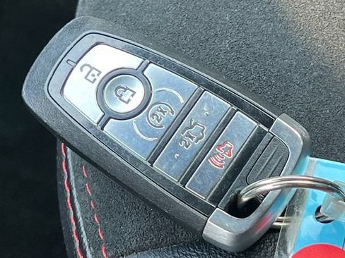Used 2018 Ford Explorer XLT w/ Equipment Group 202A AWD/4WD image 32