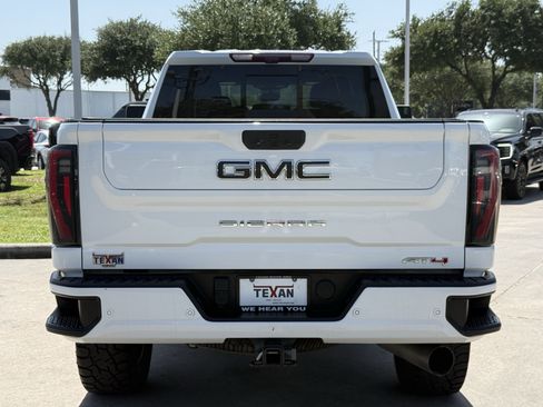 Used 2024 GMC Sierra 2500 AT4 w/ AT4 Premium Plus Package AWD/4WD image 6