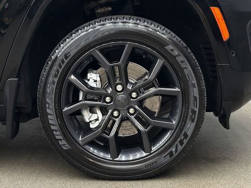 Used 2023 Jeep Grand Cherokee 30th Anniversary AWD/4WD image 9