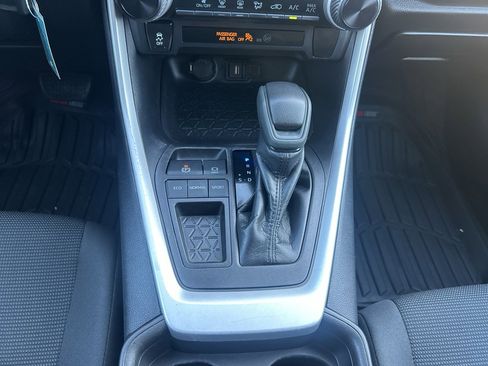 Used 2021 Toyota RAV4 LE image 15