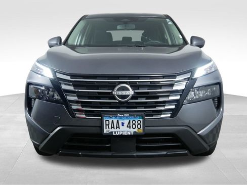 Used 2024 Nissan Rogue SV AWD/4WD image 3