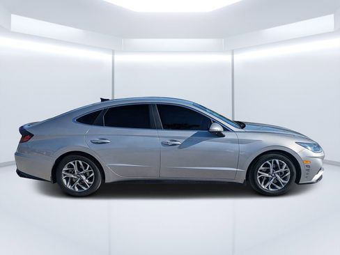 Used 2023 Hyundai Sonata SEL FWD image 2