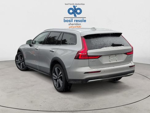 Used 2025 Volvo V60 B5 Cross Country Plus image 4