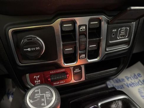 Used 2024 Jeep Wrangler Unlimited AWD/4WD image 15