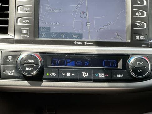 Used 2015 Toyota Highlander Limited AWD/4WD image 16
